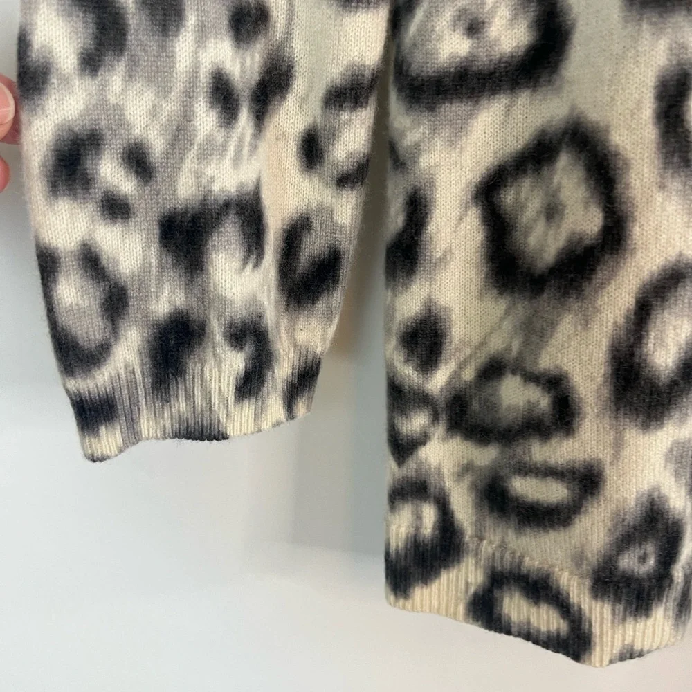 Talbots Pure Cashmere Leopard Print Sweater Size S Cream‎ Black Animal Print - Picture 5 of 6
